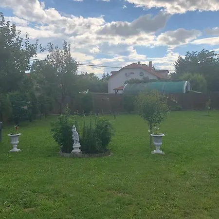 Manyi Apartman *